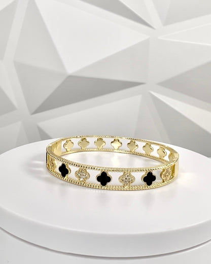 Black/White Clover | Gold Bangle