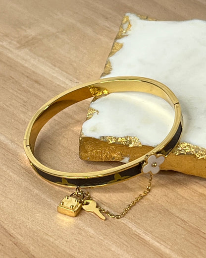 Clover Lock & Key | Gold Bangle