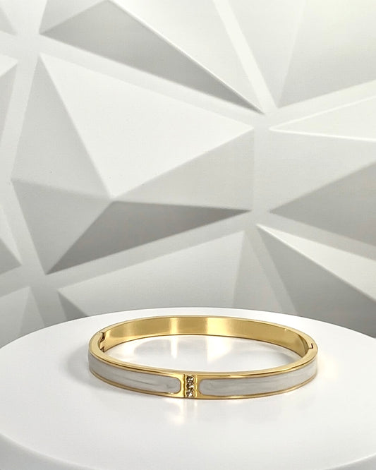 White Pearl | Gold Bangle