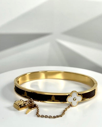 Clover Lock & Key | Gold Bangle