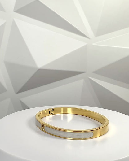 White Pearl | Gold Bangle