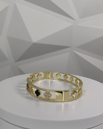 Black/White Clover | Gold Bangle